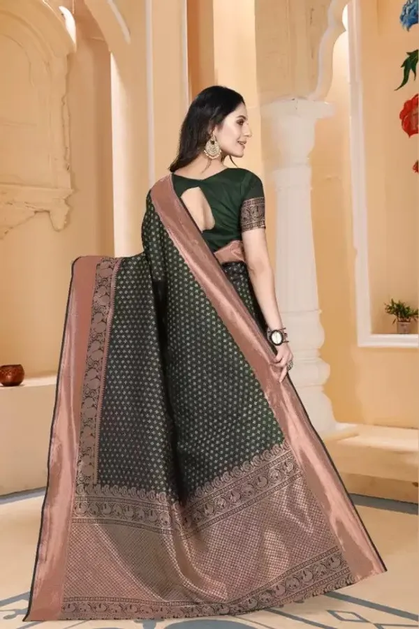 Green_Woven_Kanjivaram_Silk_Saree_with_Saree_Cover